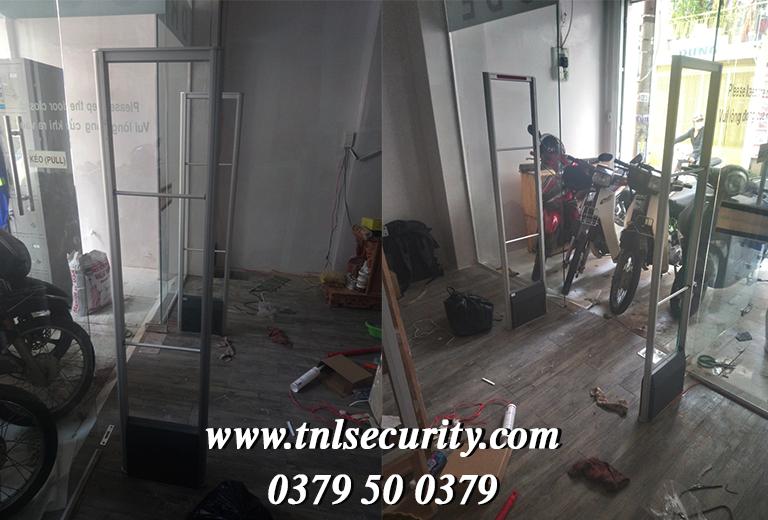 lắp cổng từ chống trộm cho shop thời trang tại Thủ Đức